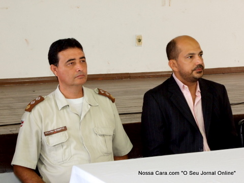 Major Roberto e o prefeito de Eun&aacute;polis Rob&eacute;rio Oliveira