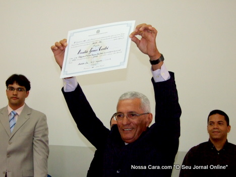 Osvaldo Carib&eacute;, prefeito eleito ao receber o diploma