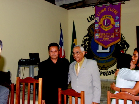Alfeu Ramos presidente que sai e Alberto Jos&eacute; Lima de Almeida que toma posse como presidente