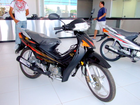Esta &eacute; a moto Sunny de 110 cilindradas que foi doada para o futsal de Eun&aacute;polis