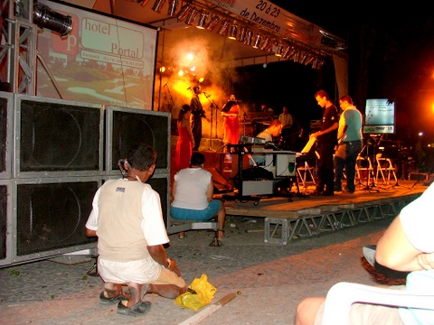 Aqui assistindo aos concertos na pra&ccedil;a no Natal de 2006