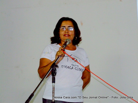 Professora Meureen Lacerda, secret&aacute;ria Municipal de Educa&ccedil;&atilde;o fazendo a abertura do evento
