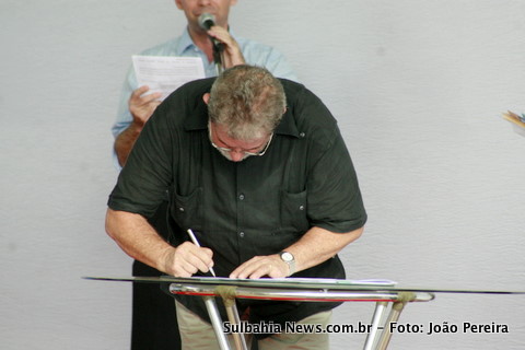 O Presidente Lula assina o decreto de cria&ccedil;&atilde;o da Ressex Cassurub&aacute;