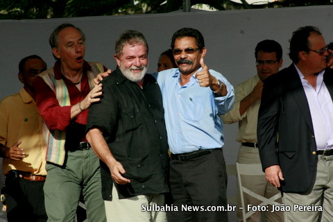 Da esq/direita Ministro do Meio Ambiente Carlos MInc, o Presidente Lula e Luiz Ant&ocirc;nio Alvim (prefeito de Caravelas)