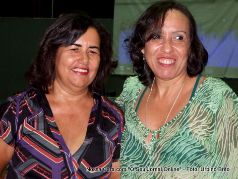 A professora Maurenn Lacerda, secretária Municipal de Educação prestigiando o lançamento do livro