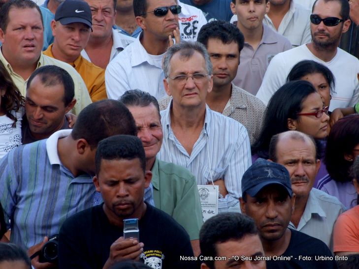 Nelson Luz Pereira (camisa clara listrada) com o crach&aacute; do semin&aacute;rio o futuro prefeito de Aba&iacute;ra