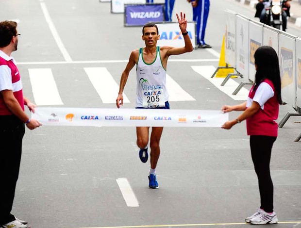 Mar&iacute;lson conquista o tricampeonato da S&atilde;o Silvestre (Foto: Marcos Ribolli / Globoesporte.com)