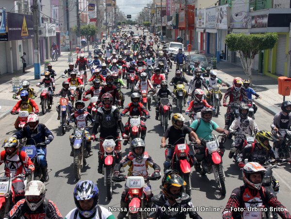 A tradicional volta de apresenta&ccedil;&atilde;o dos pilotos antes da largada que acontece em todas as competi&ccedil;&otilde;es de enduro ou trilha