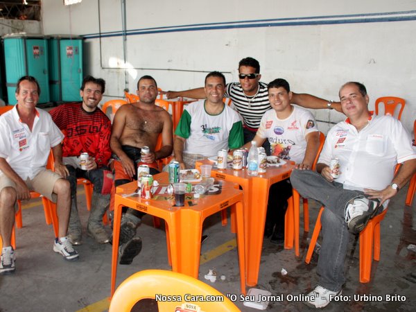 Da esq/direita Davi Mendon&ccedil;a (Zaga Moto Clube), dois amigos Milton C&eacute;sar (Zaga), Silvio Naziozeno (Zaga) e Robert&atilde;o da Samvip (Zaga)