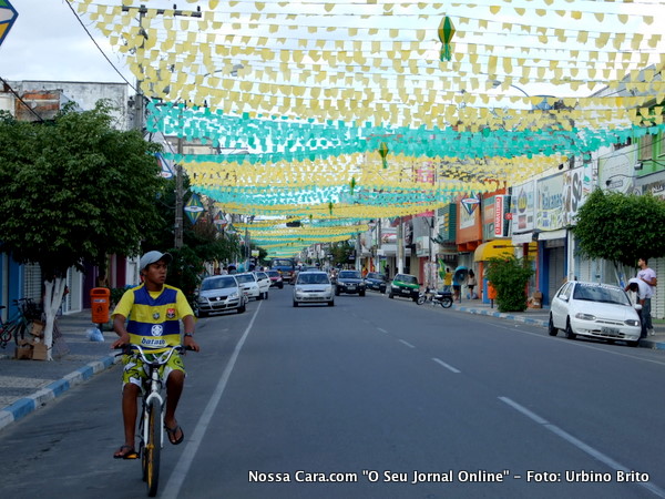 Av. Porto Seguro totalmente vazia as 15h00 horário em que o trânsito é intenso nesta via 