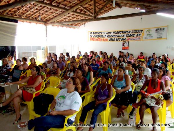 Aqui homenageamos todas as mulheres que vieram da &aacute;rea rural para comemorar o seu dia na festa do Sindicato dos Pordutores Rurais de Eun&aacute;polis