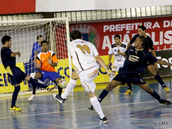 Solim&otilde;es e Eun&aacute;polis realizaram jogo dram&aacute;tico em An&aacute;polis