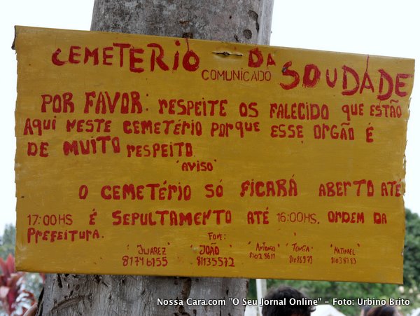 Eita praquinha porreta colocada na entrada do Cemitério da Saudade no bairro Juca Rosa 