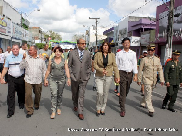 Da esq/direita o vereador Galego do Regional, Valdivio Viana Braga, Maria Menezes, Rob&eacute;rio Oliveira, a vereadora Carm&eacute;m L&uacute;cia, willy Rafner, Major Roberto e o Tenente Elmo