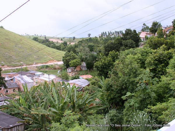 Vista da comunidade do Corrego da Bica &aacute;rea de altissimo risco que inclusive &eacute; &aacute;rea de preserva&ccedil;&ccedil;&atilde;o permanente e n&atilde;o devia estar habitada 