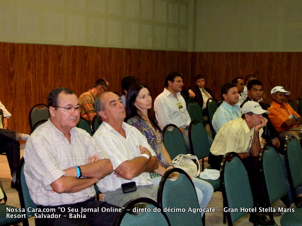 Comitiva de produtores de Itabela em primeiro plano da esq/direita Id&aacute;licio Vianna (Sindicato dos Produtores Rurais) e Romeu Guerra (cafeicultor)