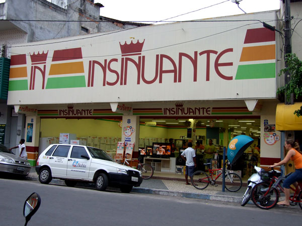 Lojas Insinuantes, que fazem suas próprias leis