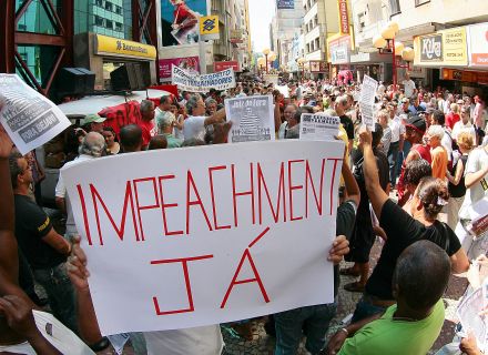 Ato em Juiz de Fora pede impeachment do prefeito, acusado de desviar verbas do Fundo de Participa&ccedil;&atilde;o dos Munic&iacute;pios