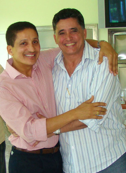 Gilberto Abade, (camisa rosa) e o prefeito Jânio Natal