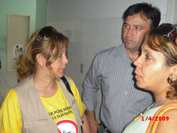 Secret&aacute;rio M&aacute;rio Contijo reunido com m&eacute;dicas da Venezuela