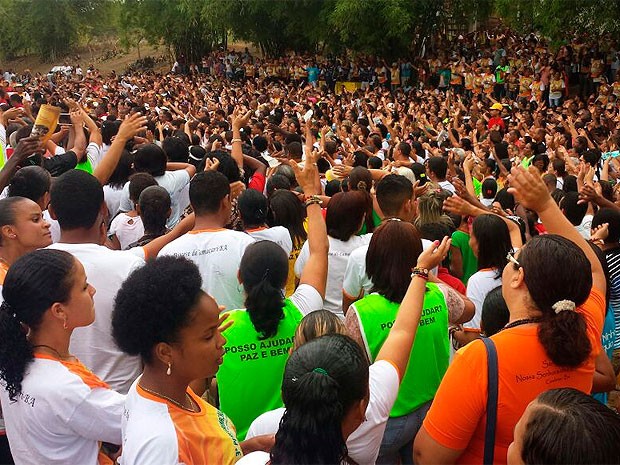 Missa em Candeias antecedeu a peregrina��o religiosa deste domingo (Foto: M�nica Valle/Pastoral da Comunica��o do Santu�rio de Nossa Senhora das Candeias)