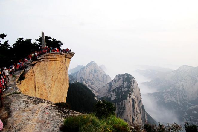 O Monte Huashan faz parte das 5 montanhas sagradas do pa�s e sua trilha foi constru�da por monges alpinistas - Foto: Divulga��o/Governo da China