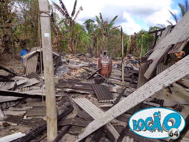 A casa de Gilmar foi totalmente destruida pelo fogo