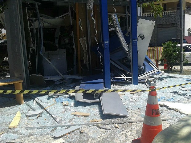 Terminal de autoatendimento ficou destru�do com explos�o. (Foto: Site Alta Press�o Online)