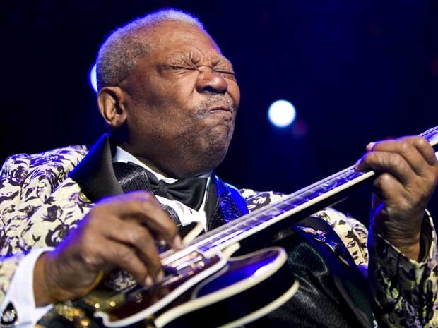 B.B. King tinha verdadeira paix�o por seus instrumentos. (Foto: Valentin Flauraud / Reuters)