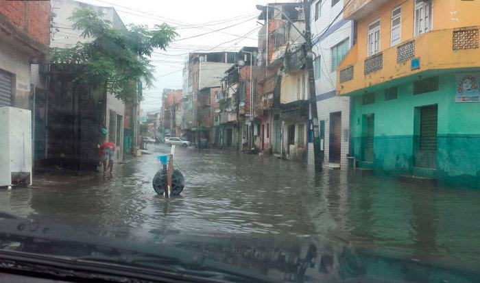   Alagamento no bairro do Uruguai, na Cidade Baixa, em Salvador Simone Cardoso/Arquivo Pessoal 