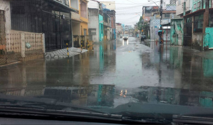   Alagamento no bairro do Uruguai, na Cidade Baixa, em Salvador Simone Cardoso/Arquivo Pessoal 