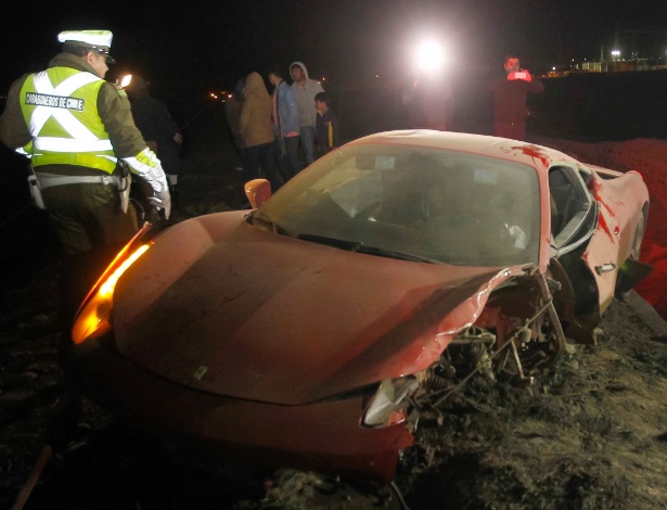 Ferrari de Vidal ap�s acidente envolvendo tr�s carros - Foto: Felipe Fredes/Agencia Uno/AGIF