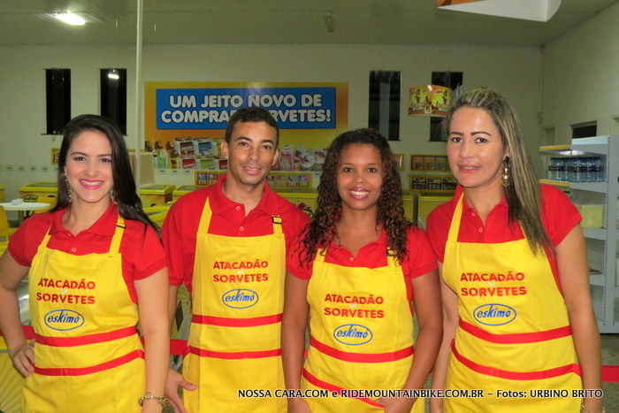 Minha amiga Estef�nia Ant�nia (�ltima da direita) e colegas de trabalho
