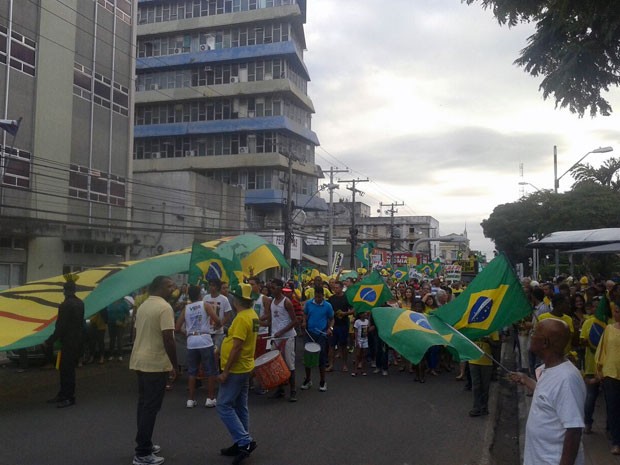 Protesto em Feira de Santana (Foto: Poliana Rodrigues/TV Suba�)