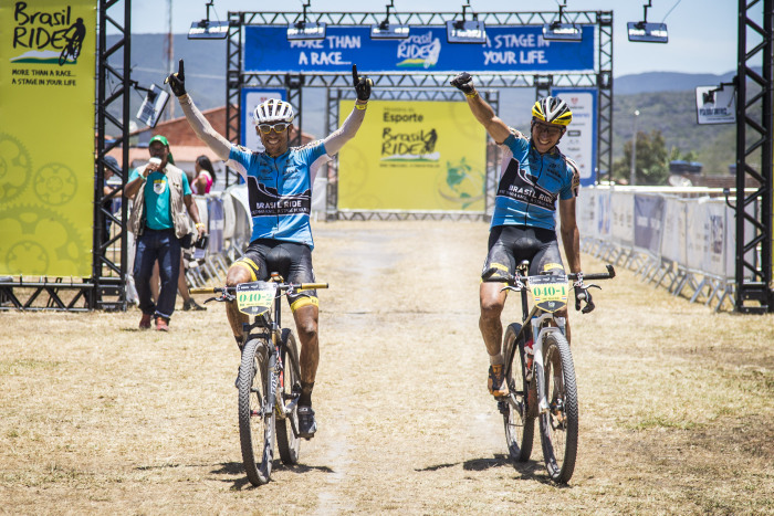 Dupla formada por Abra�o Azevedo e Bart Brentjens - Foto: Fabio Piva/Brasil Ride