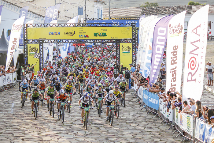 Largada em Rio de Contas - Foto: Armin Kuestenbrueck / Brasil Ride