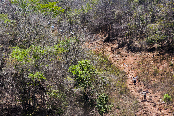 Esfor�o na paisagem seca - Foto: Ney Evangelista / Brasil Ride