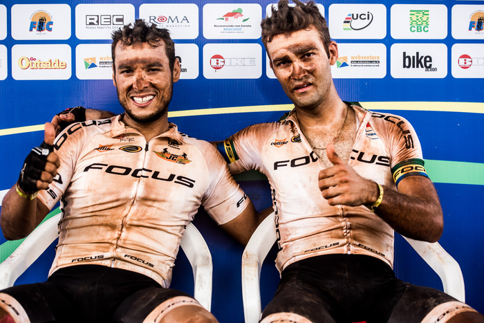 Catal�o e Halysson chegaram extenuados - Foto: Armin Kuestenbrueck / Brasil Ride