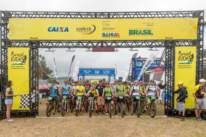  L�deres preparam-se para a largada final - Foto: Armin Kuestenbrueck / Brasil Ride