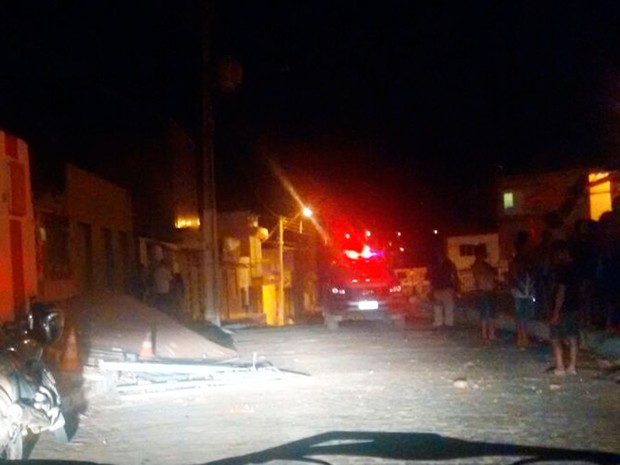 Grupo armado invadiu a cidade de Caetanos durante a madrugada deste s�bado (Foto: Pol�cia Militar Caetanos)